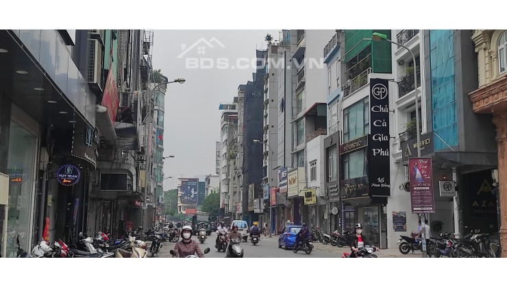 Cần bán gấp nhà mặt phố Nam Đồng, cách Xã Đàn vài chục mét, 70m2, 5 tầng, lô góc, vỉa hè rộng,